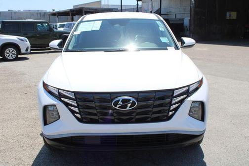 White Pearl 2024 Hyundai TUCSON SE