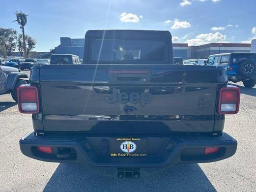 Black Clearcoat 2022 Jeep Gladiator Sport