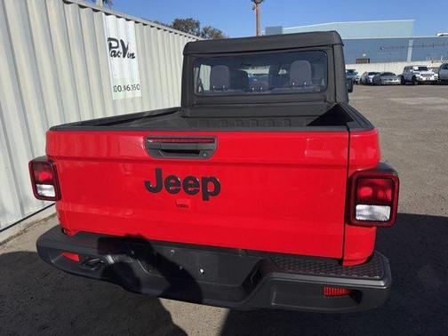 Firecracker Red Clearcoat 2022 Jeep Gladiator Sport
