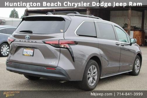 2021 Toyota Sienna LE