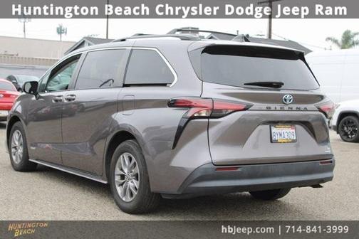 2021 Toyota Sienna LE