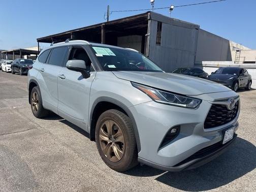 2022 Toyota Highlander Hybrid Bronze Edition