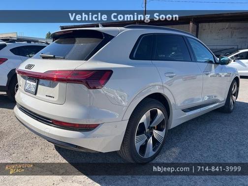 2022 Audi e-tron Premium Plus