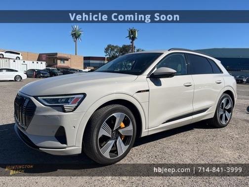 2022 Audi e-tron Premium Plus