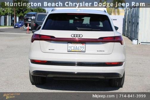 2022 Audi e-tron Premium Plus