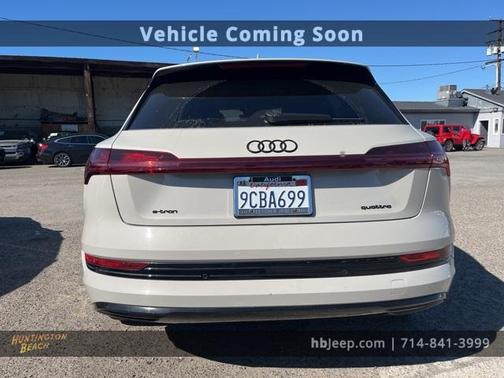 2022 Audi e-tron Premium Plus