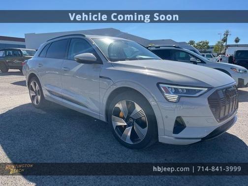 2022 Audi e-tron Premium Plus