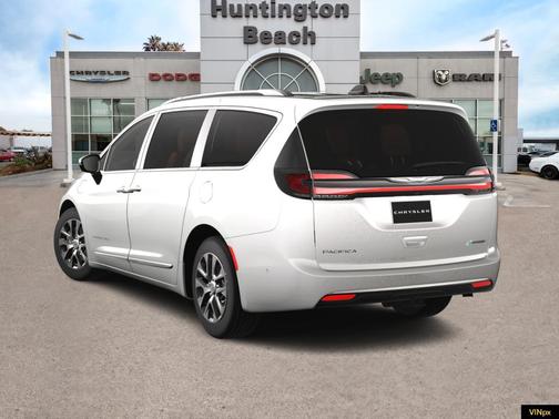 2025 Chrysler Pacifica Hybrid Pinnacle