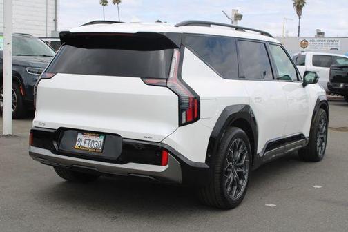 Snow White Pearl 2024 Kia EV9 GT-Line