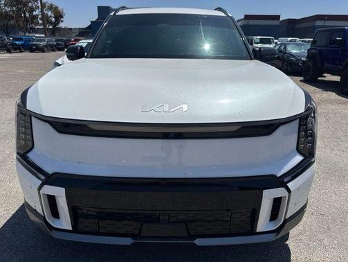 Snow White Pearl 2024 Kia EV9 GT-Line