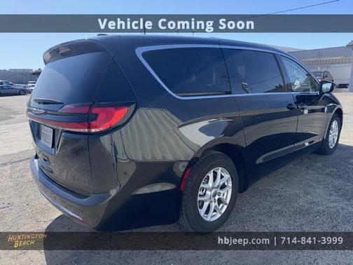 2023 Chrysler Pacifica Touring-L