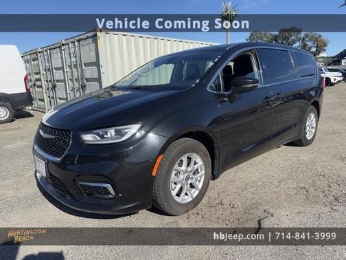 2023 Chrysler Pacifica Touring-L