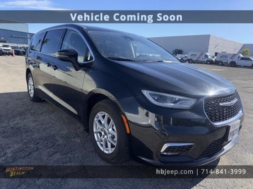 2023 Chrysler Pacifica Touring-L