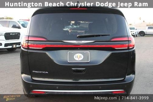 2023 Chrysler Pacifica Touring-L