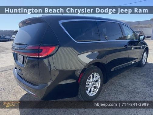 2023 Chrysler Pacifica Touring-L