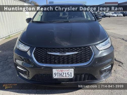 2023 Chrysler Pacifica Touring-L