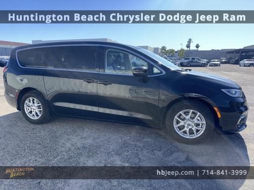 2023 Chrysler Pacifica Touring-L