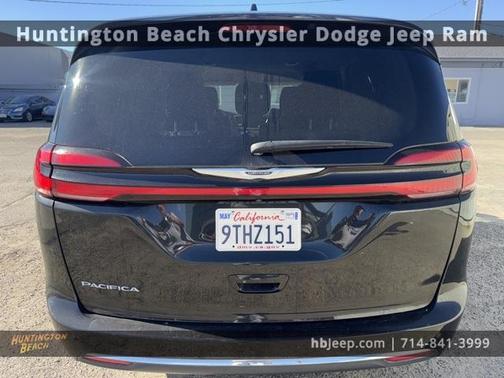 2023 Chrysler Pacifica Touring-L