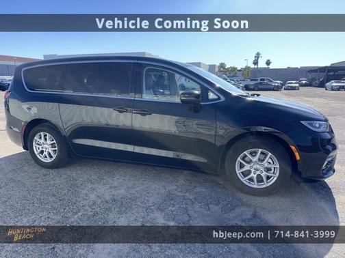 2023 Chrysler Pacifica Touring-L