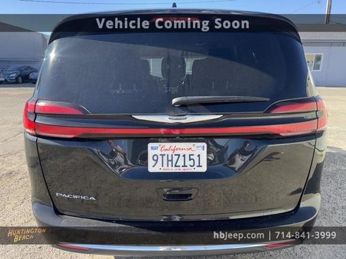 2023 Chrysler Pacifica Touring-L