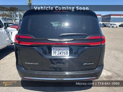 2023 Chrysler Pacifica Hybrid Touring L