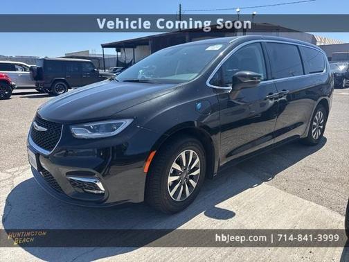 2023 Chrysler Pacifica Hybrid Touring L