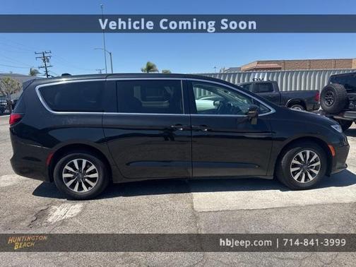 2023 Chrysler Pacifica Hybrid Touring L