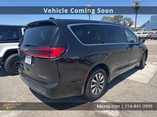 2023 Chrysler Pacifica Hybrid Touring L