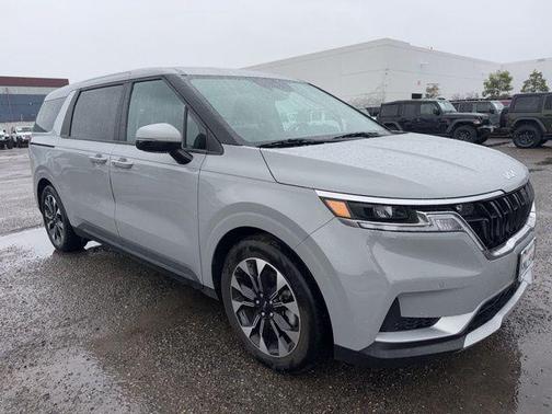 2024 Kia Carnival EX