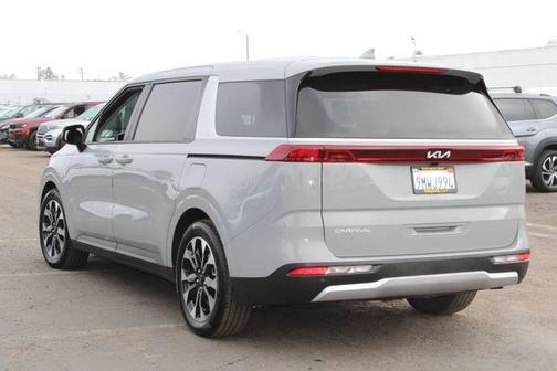 2024 Kia Carnival EX