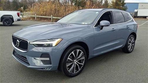 2022 Volvo XC60 B5 Momentum