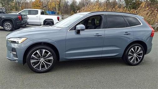 2022 Volvo XC60 B5 Momentum