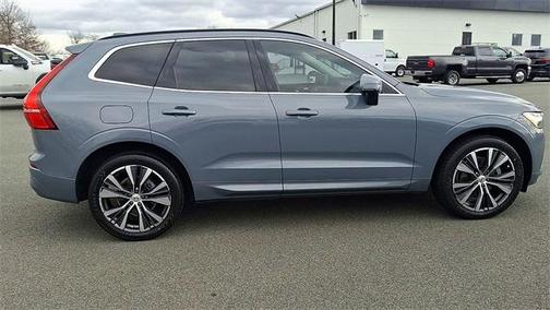 2022 Volvo XC60 B5 Momentum