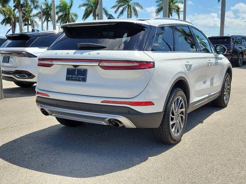 White Metallic 2022 Lincoln Corsair Standard