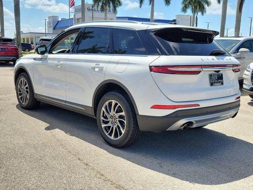 White Metallic 2022 Lincoln Corsair Standard