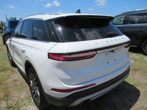 White Metallic 2022 Lincoln Corsair Standard
