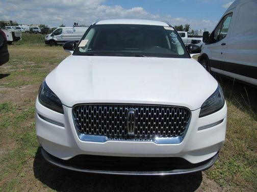 White Metallic 2022 Lincoln Corsair Standard