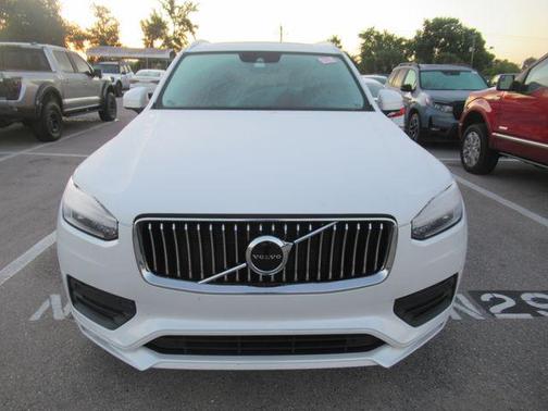 Crystal White 2022 Volvo XC90 T5 Momentum