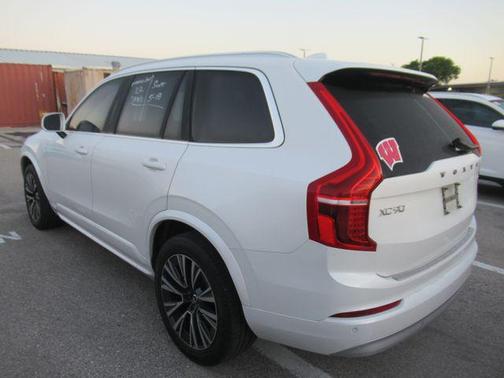 Crystal White 2022 Volvo XC90 T5 Momentum