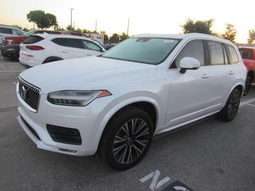 Crystal White 2022 Volvo XC90 T5 Momentum