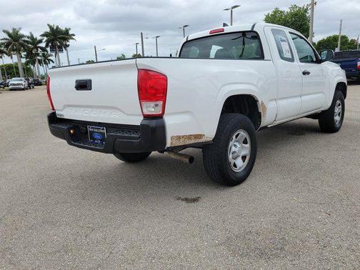 2017 Toyota Tacoma SR