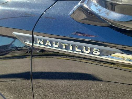 2021 Lincoln Nautilus Reserve