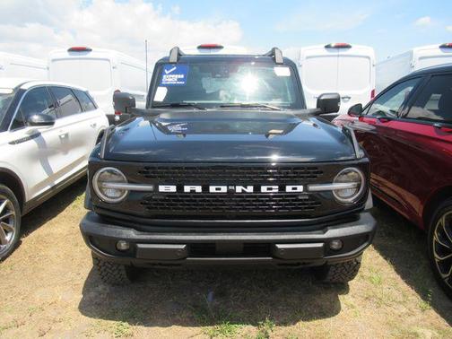 SHADOW BLACK 2025 Ford Bronco Outer Banks