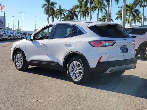 2022 Ford Escape SE