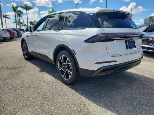White Platinum Clearcoat Metallic 2024 Lincoln Nautilus Premiere