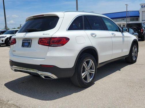 White 2022 Mercedes-Benz GLC 300 4MATIC