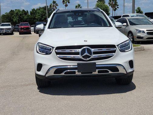 White 2022 Mercedes-Benz GLC 300 4MATIC