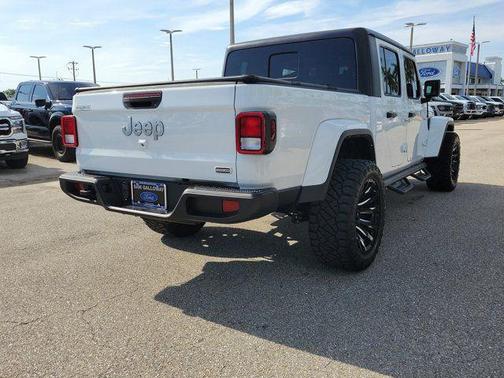 Bright White Clearcoat 2022 Jeep Gladiator Overland