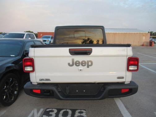 Bright White Clearcoat 2022 Jeep Gladiator Overland