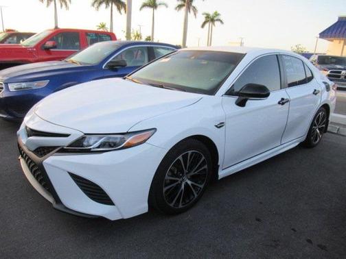 2018 Toyota Camry SE